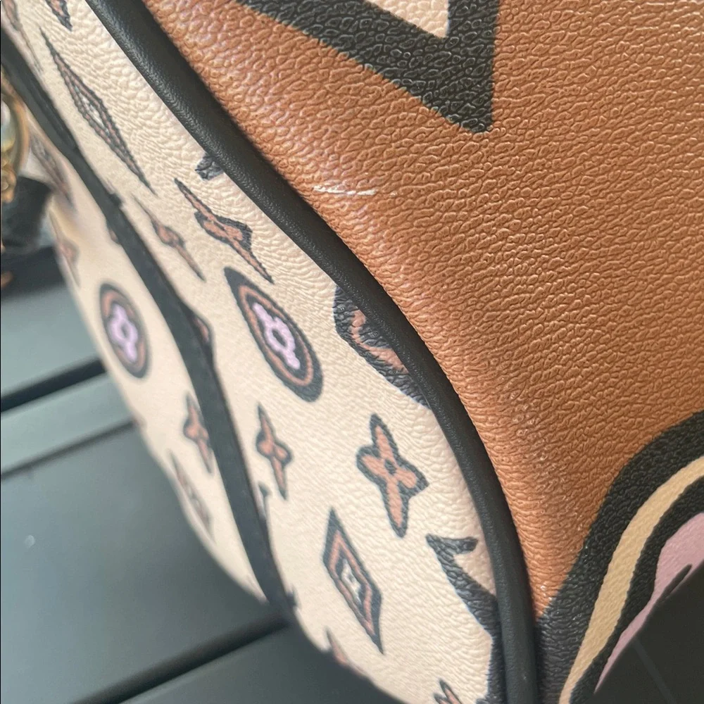 Speedy Crossbody - Picture 10 of 11